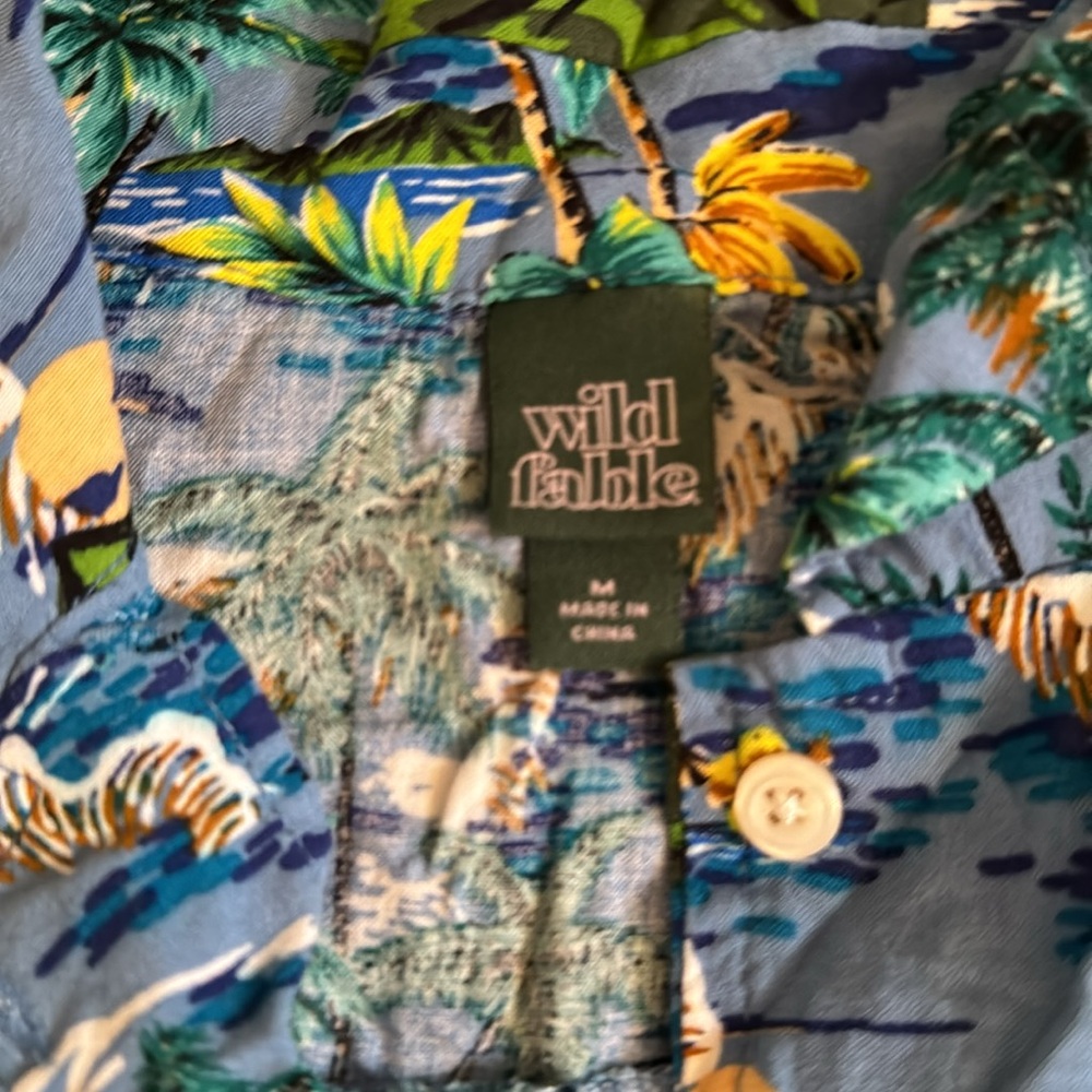 Island Button Down Blouse - Size Medium - image 7